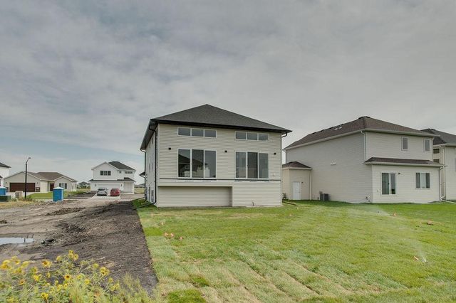 6749 30th Street S, Fargo, ND 58104
