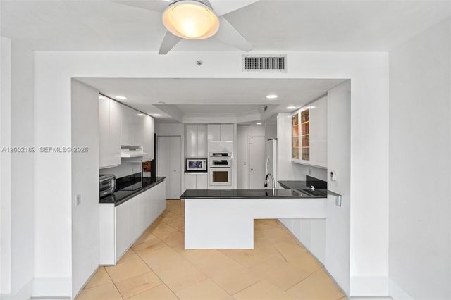 21050 Point Pl 403, Aventura, FL 33180