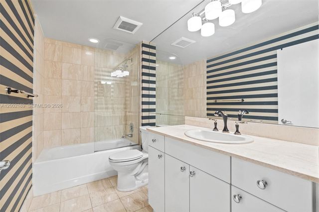 21050 Point Pl 403, Aventura, FL 33180