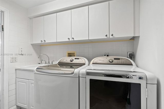 21050 Point Pl 403, Aventura, FL 33180