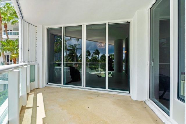 21050 Point Pl 403, Aventura, FL 33180
