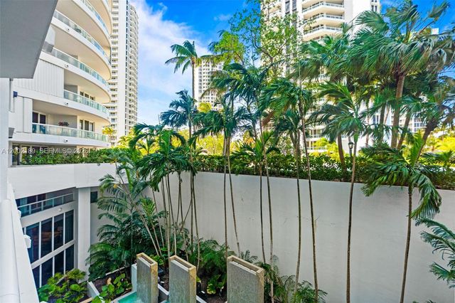 21050 Point Pl 403, Aventura, FL 33180