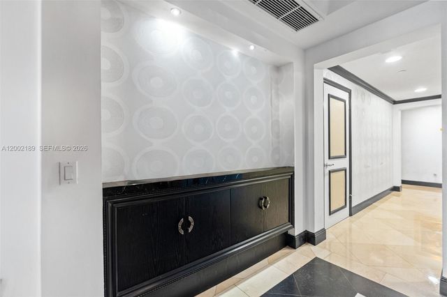 21050 Point Pl 403, Aventura, FL 33180