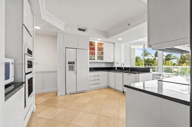 21050 Point Pl 403, Aventura, FL 33180