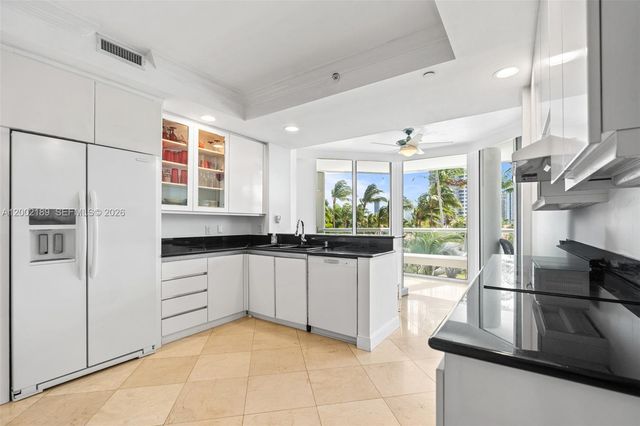 21050 Point Pl 403, Aventura, FL 33180