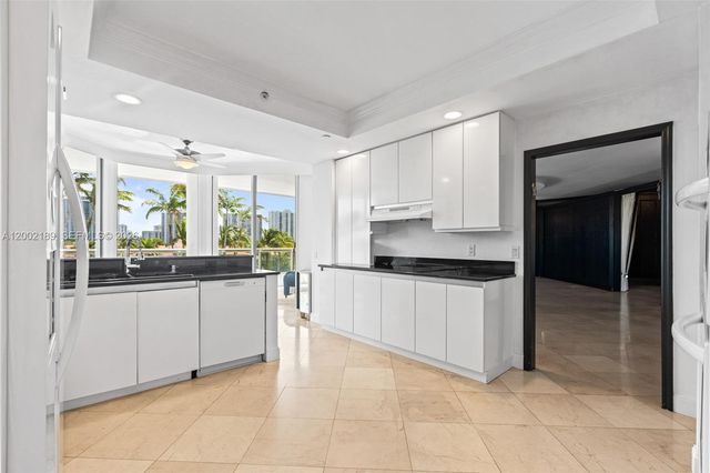 21050 Point Pl 403, Aventura, FL 33180