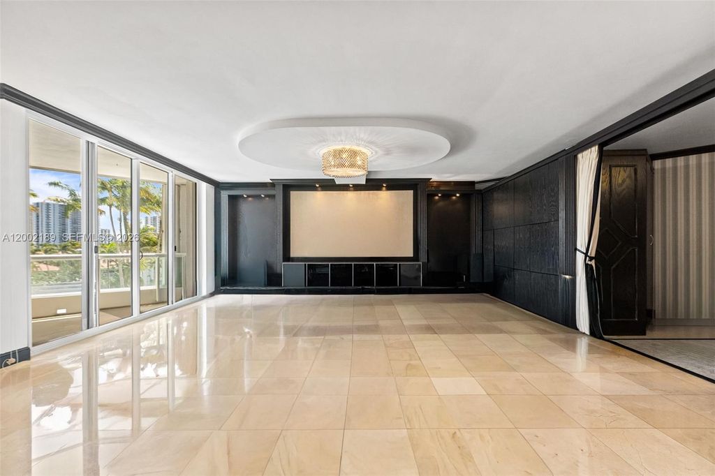 21050 Point Pl 403, Aventura, FL 33180