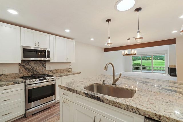 5045 Village Oaks Dr, Rocklin, CA 95677