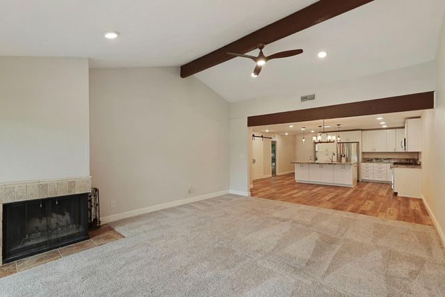 5045 Village Oaks Dr, Rocklin, CA 95677