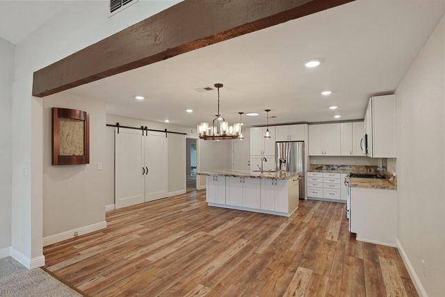 5045 Village Oaks Dr, Rocklin, CA 95677