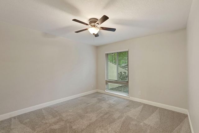 5045 Village Oaks Dr, Rocklin, CA 95677