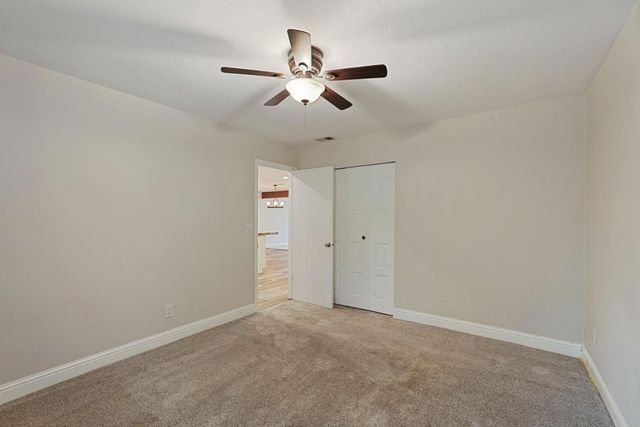 5045 Village Oaks Dr, Rocklin, CA 95677