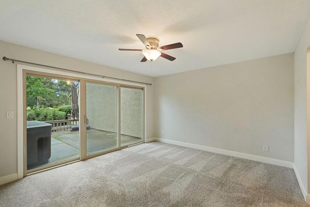 5045 Village Oaks Dr, Rocklin, CA 95677