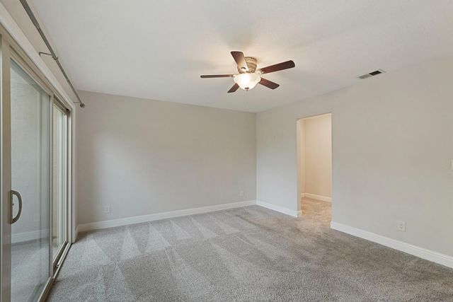 5045 Village Oaks Dr, Rocklin, CA 95677