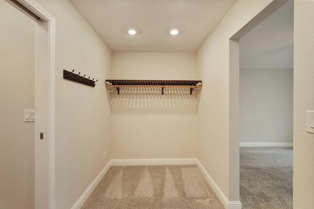 5045 Village Oaks Dr, Rocklin, CA 95677