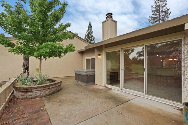 5045 Village Oaks Dr, Rocklin, CA 95677