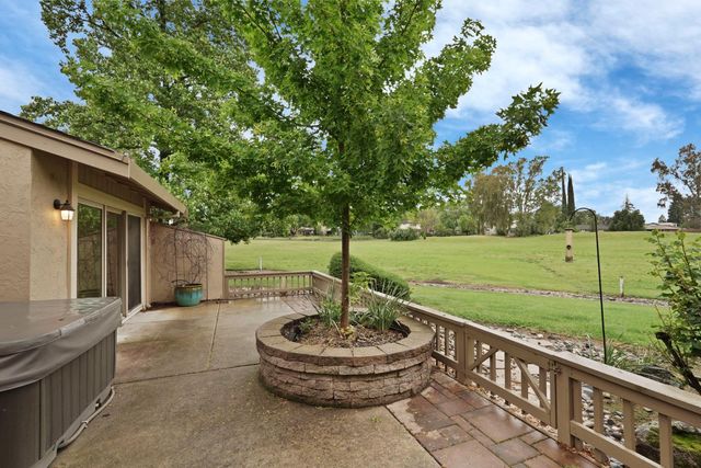 5045 Village Oaks Dr, Rocklin, CA 95677