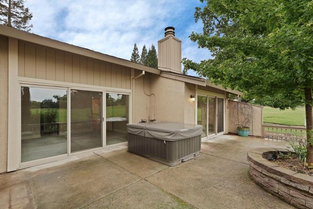 5045 Village Oaks Dr, Rocklin, CA 95677