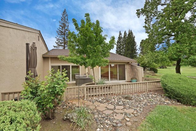 5045 Village Oaks Dr, Rocklin, CA 95677