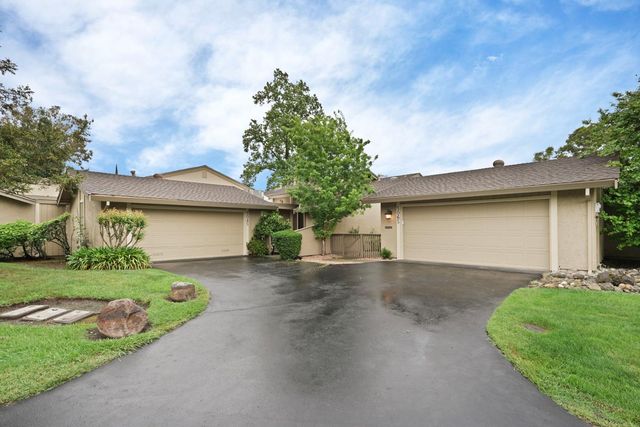 5045 Village Oaks Dr, Rocklin, CA 95677