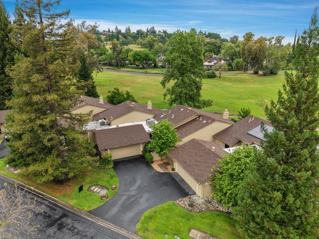 5045 Village Oaks Dr, Rocklin, CA 95677