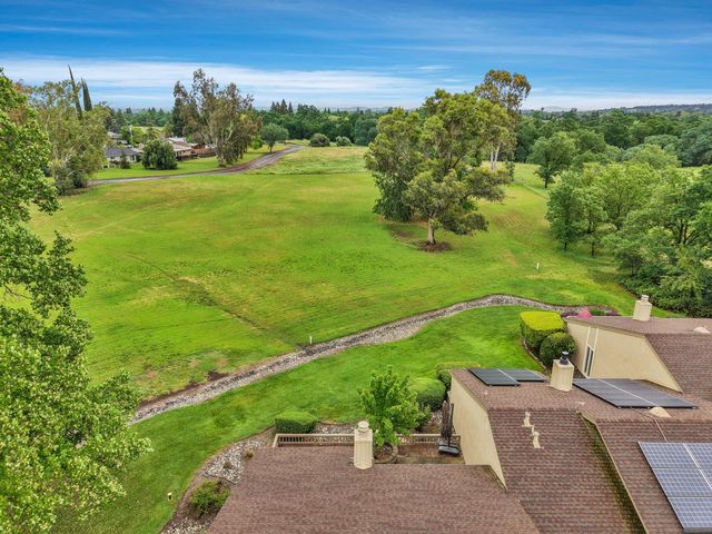 5045 Village Oaks Dr, Rocklin, CA 95677