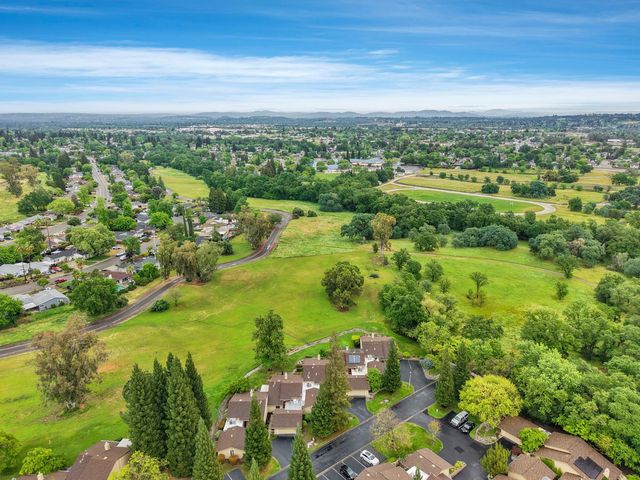 5045 Village Oaks Dr, Rocklin, CA 95677