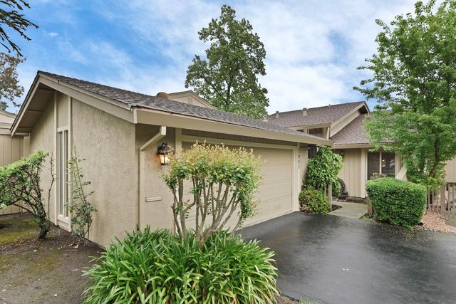 5045 Village Oaks Dr, Rocklin, CA 95677