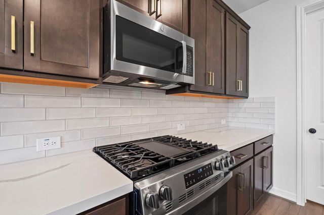 9919 Goliad Drive, Mont Belvieu, TX 77523