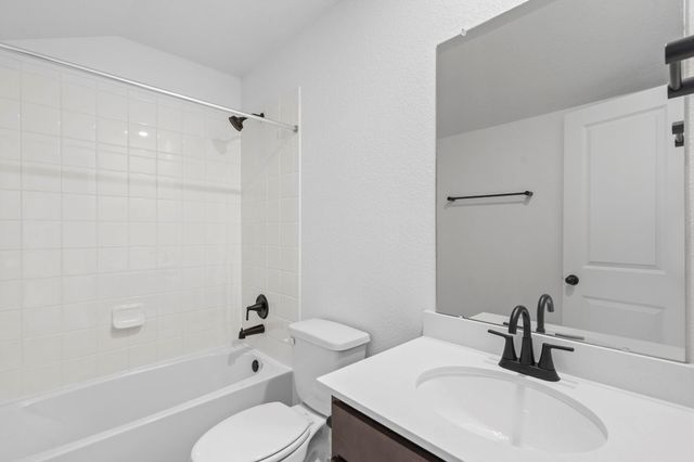 9919 Goliad Drive, Mont Belvieu, TX 77523