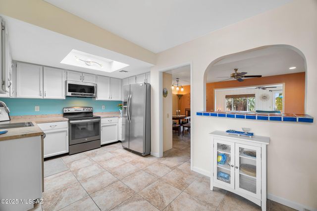 566 W Ocotillo Place, Green Valley, AZ 85614