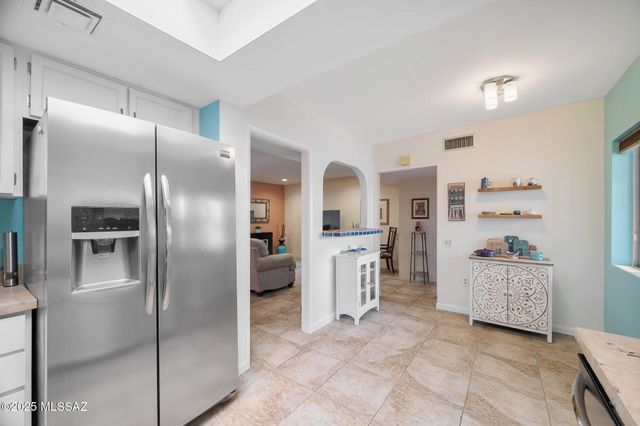 566 W Ocotillo Place, Green Valley, AZ 85614