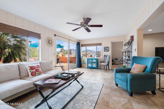 566 W Ocotillo Place, Green Valley, AZ 85614