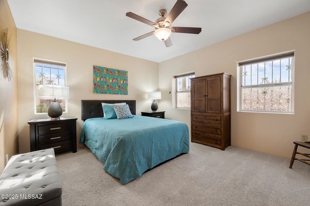 566 W Ocotillo Place, Green Valley, AZ 85614