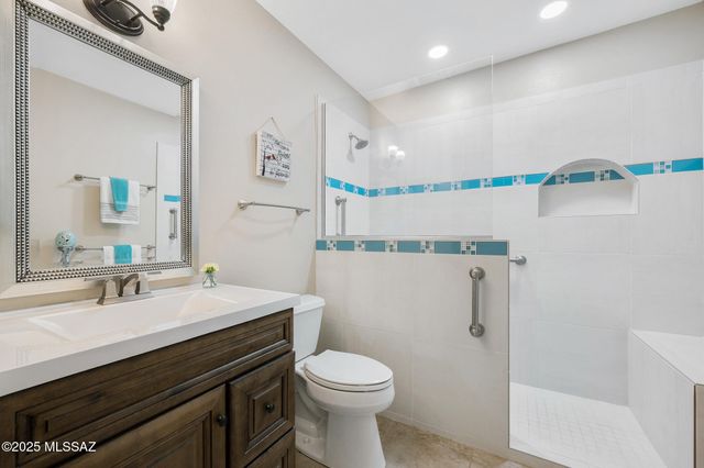 566 W Ocotillo Place, Green Valley, AZ 85614