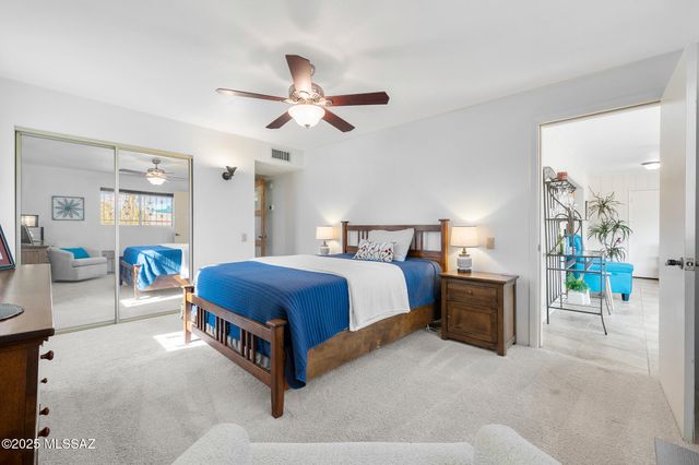 566 W Ocotillo Place, Green Valley, AZ 85614