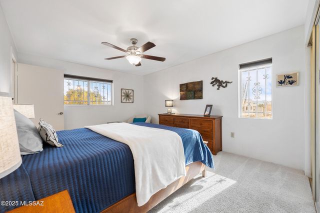 566 W Ocotillo Place, Green Valley, AZ 85614