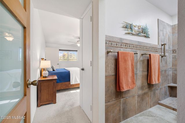 566 W Ocotillo Place, Green Valley, AZ 85614