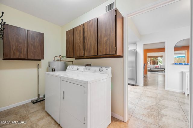 566 W Ocotillo Place, Green Valley, AZ 85614