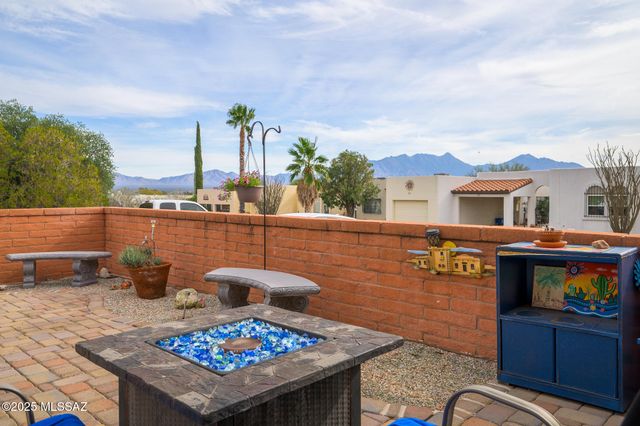 566 W Ocotillo Place, Green Valley, AZ 85614