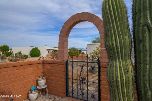 566 W Ocotillo Place, Green Valley, AZ 85614