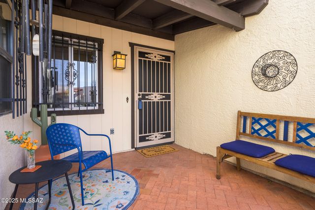 566 W Ocotillo Place, Green Valley, AZ 85614