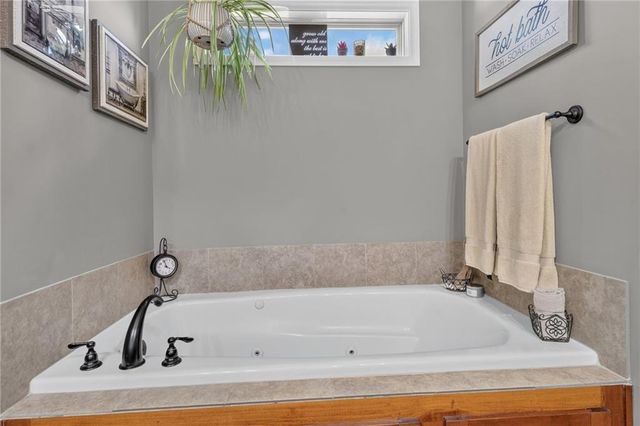 10115 N Miller Lane, Kansas City, KS 66109