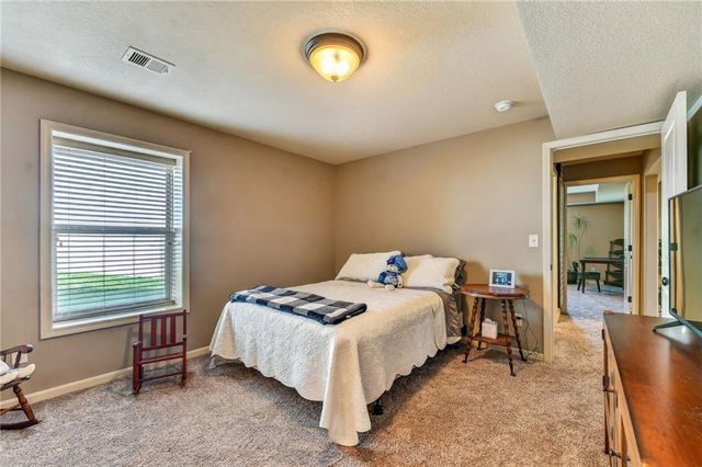 10115 N Miller Lane, Kansas City, KS 66109
