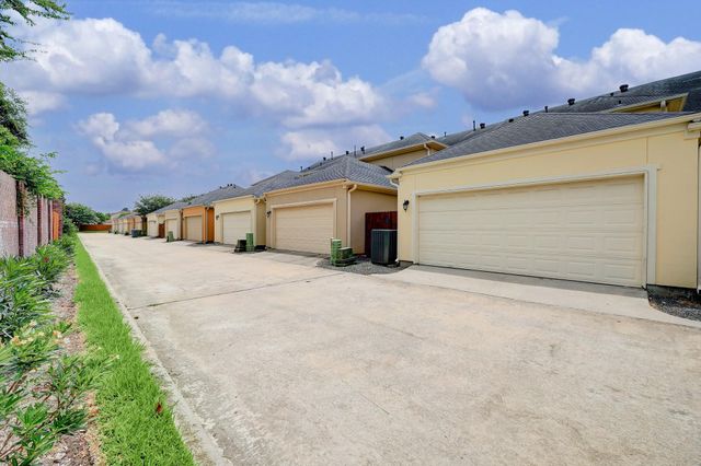14446 Summerleaf Lane, Houston, TX 77077