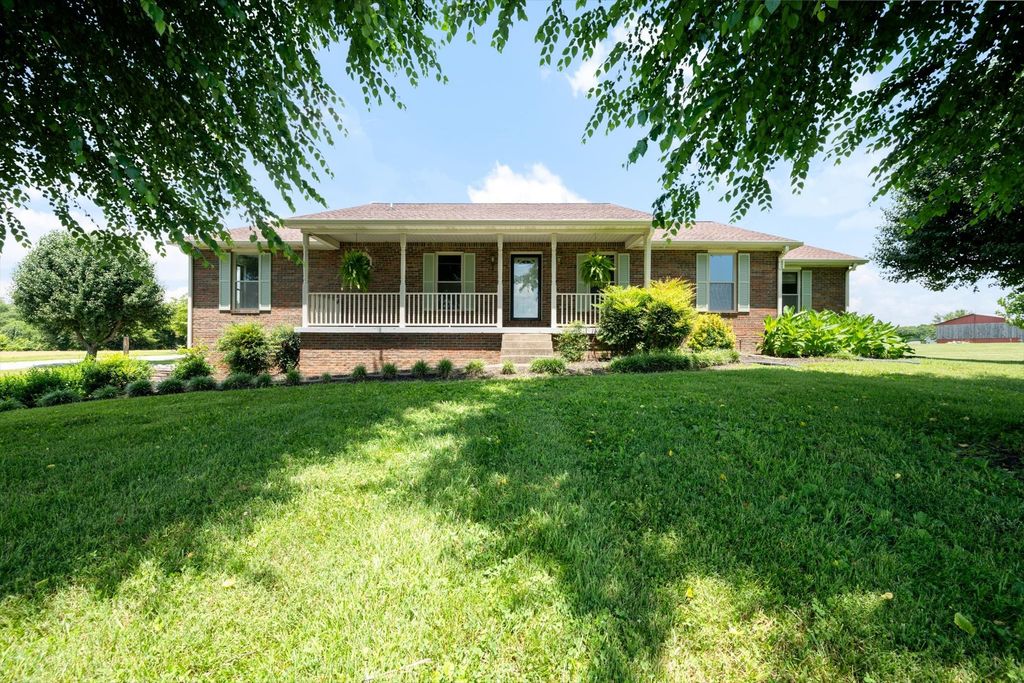 2746 Kinneys Rd, Cedar Hill, TN 37032