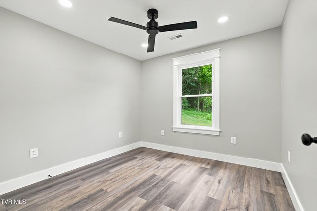 707 Cooks Valley Road, Kingsport, TN 37664