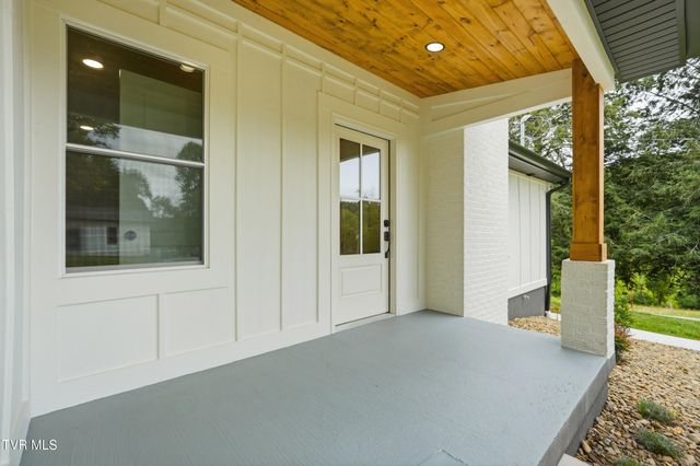 707 Cooks Valley Road, Kingsport, TN 37664