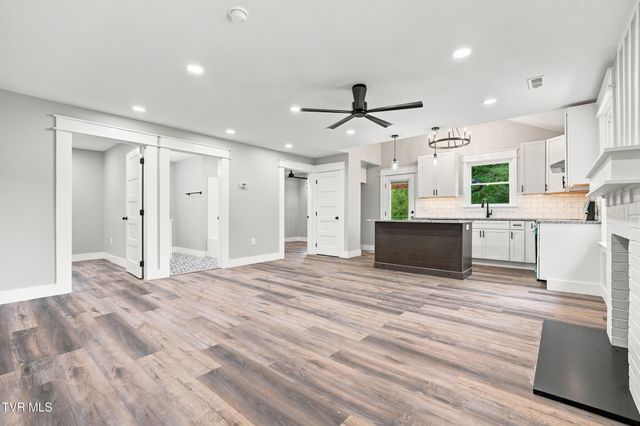 707 Cooks Valley Road, Kingsport, TN 37664