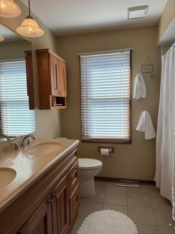 530 Cypress Bridge Road, Lake Zurich, IL 60047